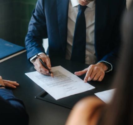 Business Lawyer vs. Corporate Lawyer What’s the Difference